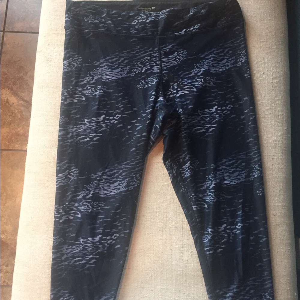 Navy workout 3/4 capris